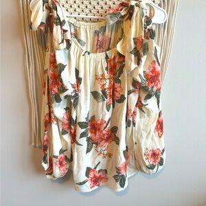 Beautiful floral top from the Buckle size large